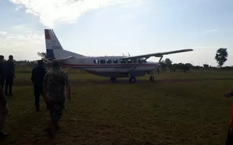 Vicepresidente Vel�zquez de campa�a en avi�n de la Fuerza A�rea