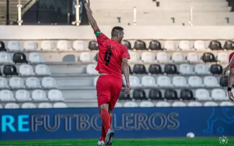 Libertad se queda con el primer cl�sico blanco y negro del a�o
