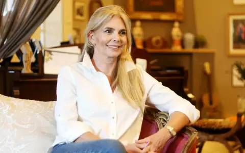 Diana Dom�nguez Wilson-Smith: "En tiempos de crisis o llor�s o vend�s pa�uelos"