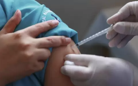 Per� inici� la campa�a de vacunaci�n contra el coronavirus