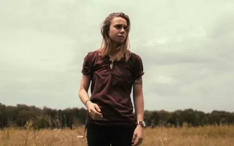 Julien Baker lanza adelanto de su pr�ximo disco