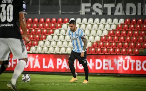 Guaire�a deja sin invicto a Libertad en partido de regularizaci�n