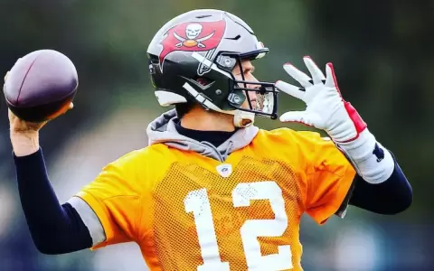 Tom Brady piensa en seguir jugando despu�s de los 45 a�os