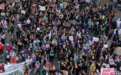 Miles de mujeres marcharon para conmemorar el 8 de marzo