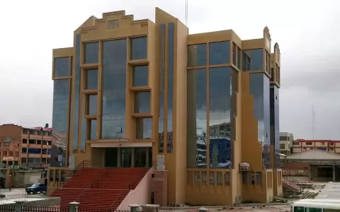 Cinco estudiantes mueren al caer de un cuarto piso en una universidad boliviana