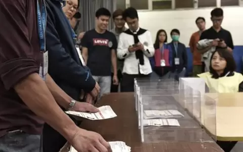 China analiza una reforma electoral para ampliar su poder en Hong Kong