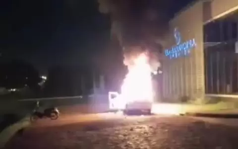Incendian patrullera policial durante manifestaci�n en CDE
