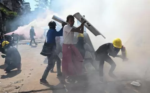 Contin�an las protestas y enfrentamientos en Birmania
