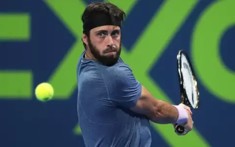 Federer desperdicia un match point ante Basilashvili y cae en cuartos