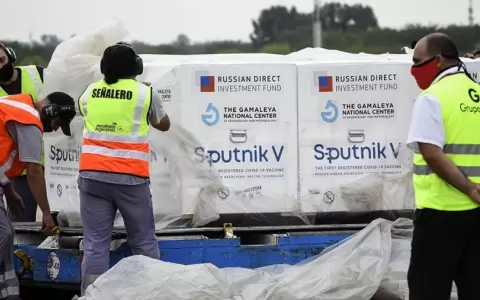 Argentina recibe 500.000 dosis de la Sputnik V desde Mosc�