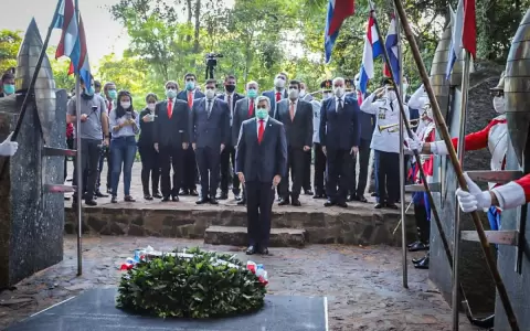 Mario Abdo particip� de acto por el D�a de los H�roes en Cerro Cor�