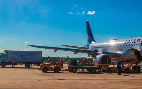 Borba hace nuevos anuncios sobre vacunas, en medio de controversia con exembajador en Argentina