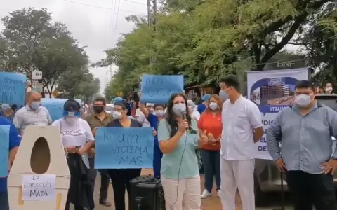 "La corrupci�n mata": Trabajadores de Cl�nicas claman por medicamentos