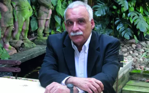 Ticio Escobar comenta la situaci�n del Teatro Municipal