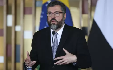 Renuncia el ministro de Relaciones Exteriores de Brasil, Ernesto Ara�jo