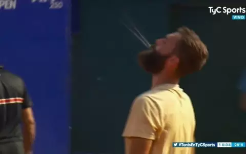 Tenista se frustra, escupe y se deja perder en el �ltimo game