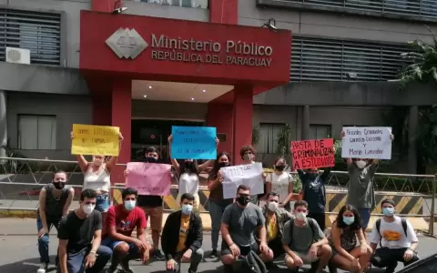 Universitarios piden juicio pol�tico contra Sandra Qui�onez