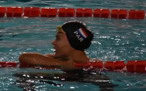 Luana Alonso establece r�cord nacional en 100 metros mariposa