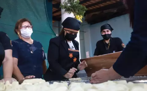 Internas entregan chipas a familiares de pacientes con Covid-19