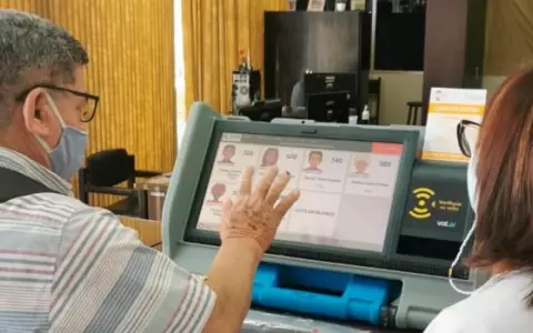 Organizaciones intermedias practican con m�quinas de votaci�n en el TSJE