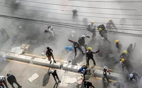 Una sangrienta represi�n dej� al menos 16 manifestantes muertos en Birmania