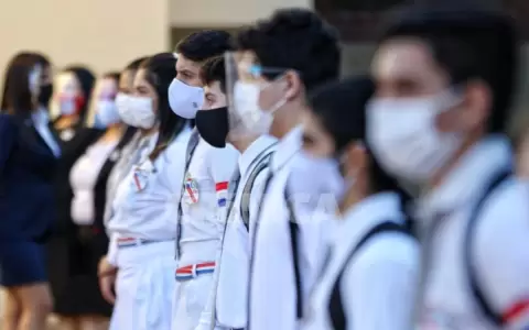 Unos 729 mil alumnos vuelven a clases en medio del temor y la incertidumbre
