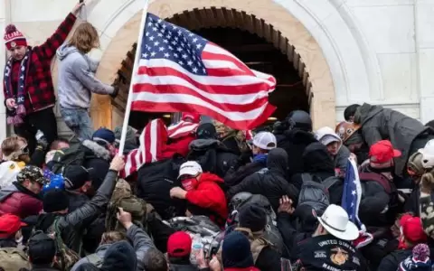 �ltimo jefe del Pent�gono de Trump dice que expresidente incit� a manifestantes
