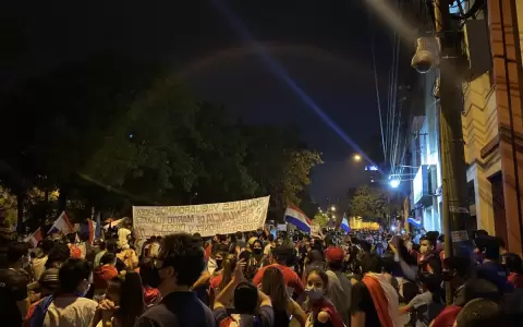 En octavo d�a de protestas manifestantes emplazan al Congreso por juicio pol�tico