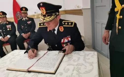 La Polic�a no puede "estar arrodillada ante pol�ticos para lograr ascensos�