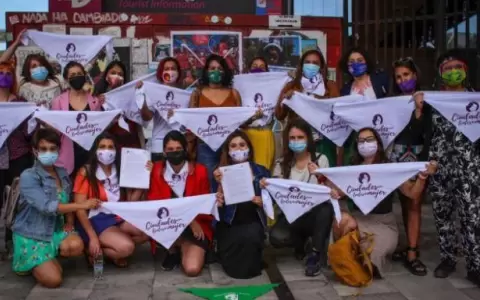 Candidatas chilenas presentan la plataforma "Con lentes de Mujer" para desarrollo de comunas