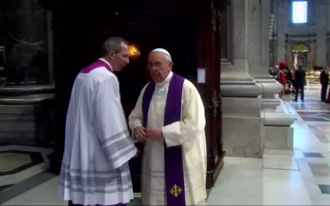 Vaticano aclara que no puede bendecir uniones homosexuales