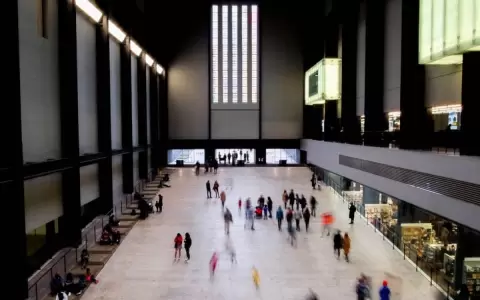 Curador de la Tate Modern de Londres deja el museo tras controversia