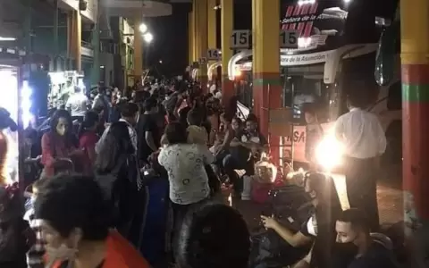 Masivo �xodo de viajeros desde la Terminal antes de cierre total