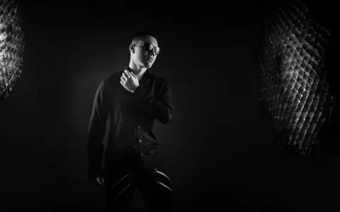 Adrian Benegas lanza el videoclip de "Orphan of Life"