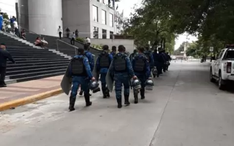 Antimotines prestos frente al Congreso ante eventuales incidentes