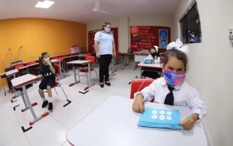 Clases h�bridas seguir�n y se extiende horario de circulaci�n