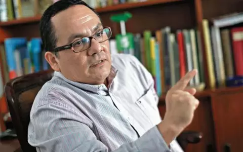 Analista peruano acus� a "sectores antisistema" de intentar capitalizar crisis pol�tica