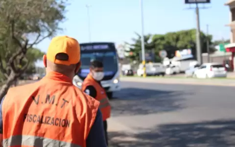 Bajan pulgar a la l�nea 20