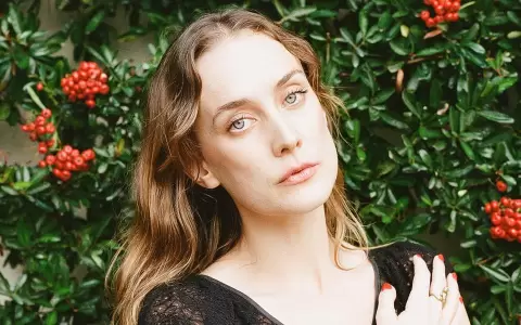 Allie Crow Buckley lanza "Moonlit and Devious"