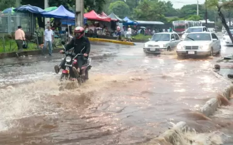 Tormentas el�ctricas persistir�n este martes
