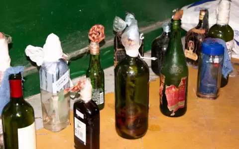 Incautan de Tacumb� bombas tipo molotov y objetos prohibidos