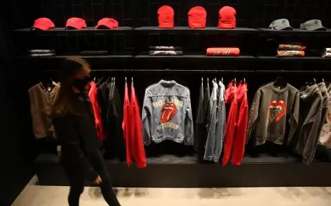 Consumidores siguen sin �nimo a gastar