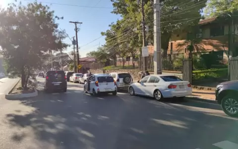 Deficiente comunicaci�n genera aglomeraci�n en vacunatorios