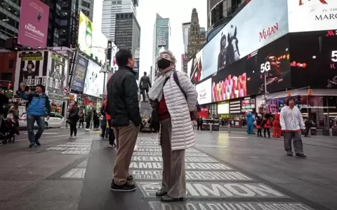 Nueva York planea reabrir en julio los negocios cerrados por la pandemia