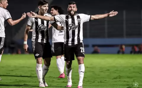 Libertad vuelve a golear a Cerro en la Nueva Olla y se aferra a la cima
