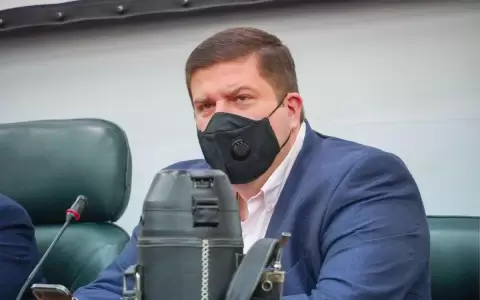 Senador agradece medicamentos a EEUU pero remarca necesidad de vacunas