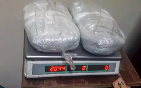 Hallan m�s de 2 kilos de marihuana en muro perimetral de Tacumb�