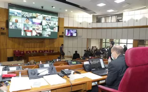En el Senado estudian recortar presupuesto de Obras P�blicas para medicamentos