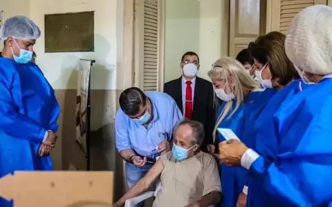Abuelitos del hogar Santo Domingo fueron los primeros en inmunizarse