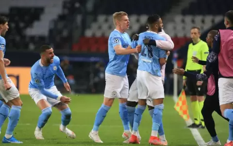 PSG paga caro sus errores y cae de local ante el Manchester City